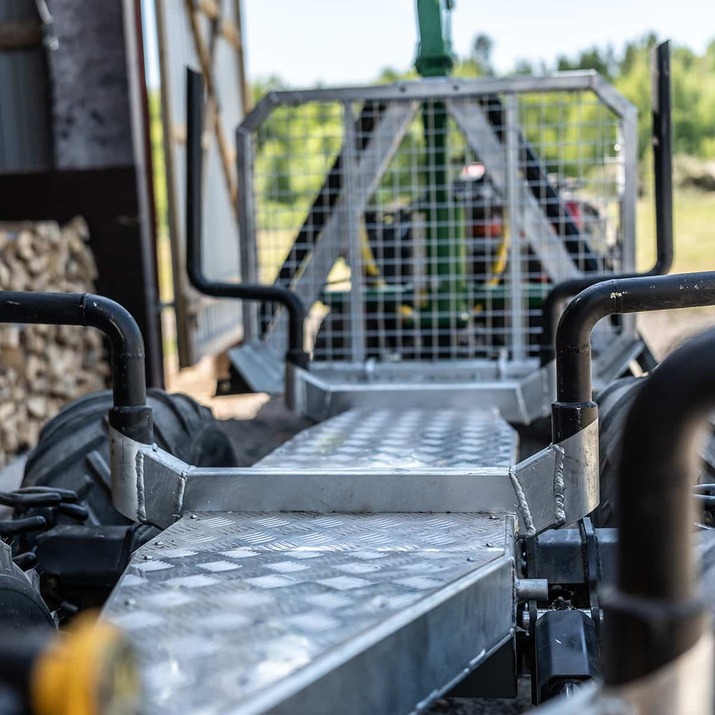 3-tonne forestry trailer ATV with 4,2 m crane