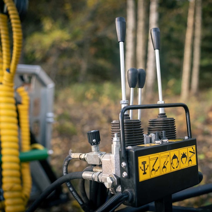 3-tonne forestry trailer ATV with 4,2 m crane