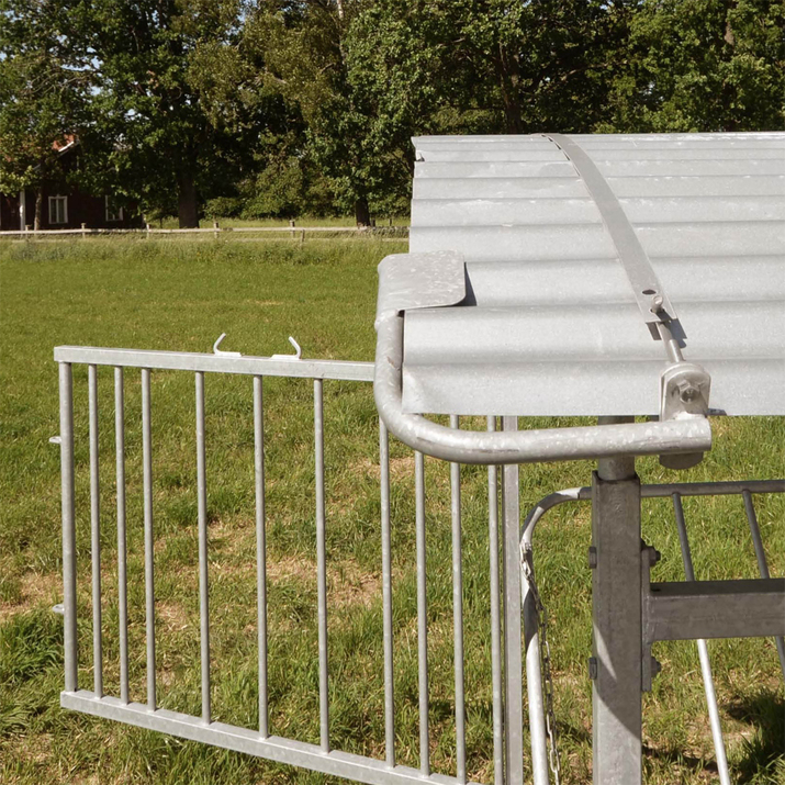 Roofed feeder for sheep