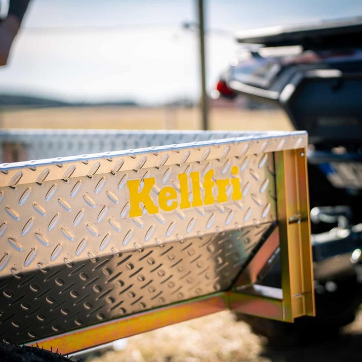 Tipping trailer ATV 500 kg with galvanized tread plate
