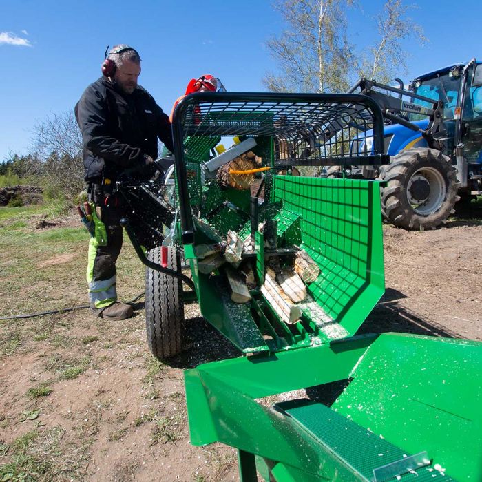 Log cutter and splitter, electric-powered