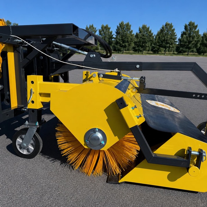 Sweeper with collector, bolted Three-point attachment