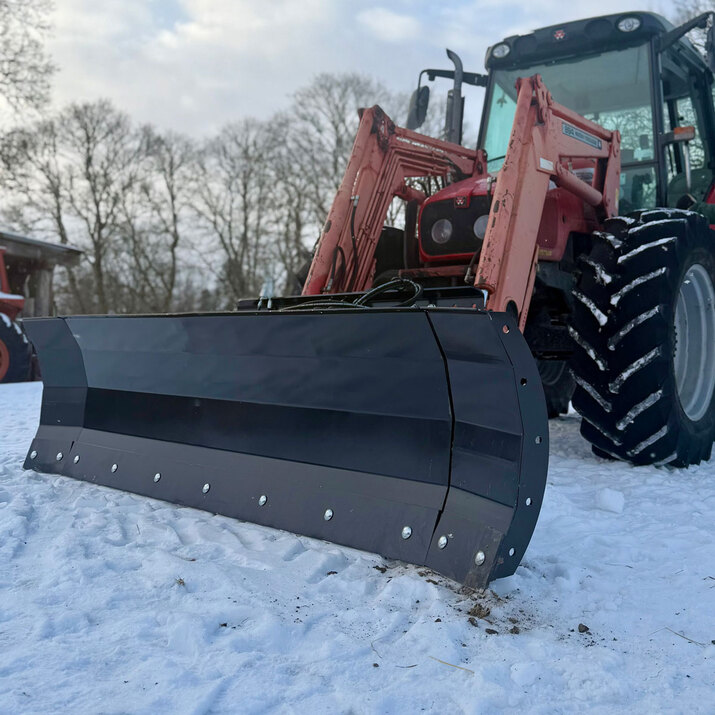 Snow plough 2,5 m, bolted Trima attachment