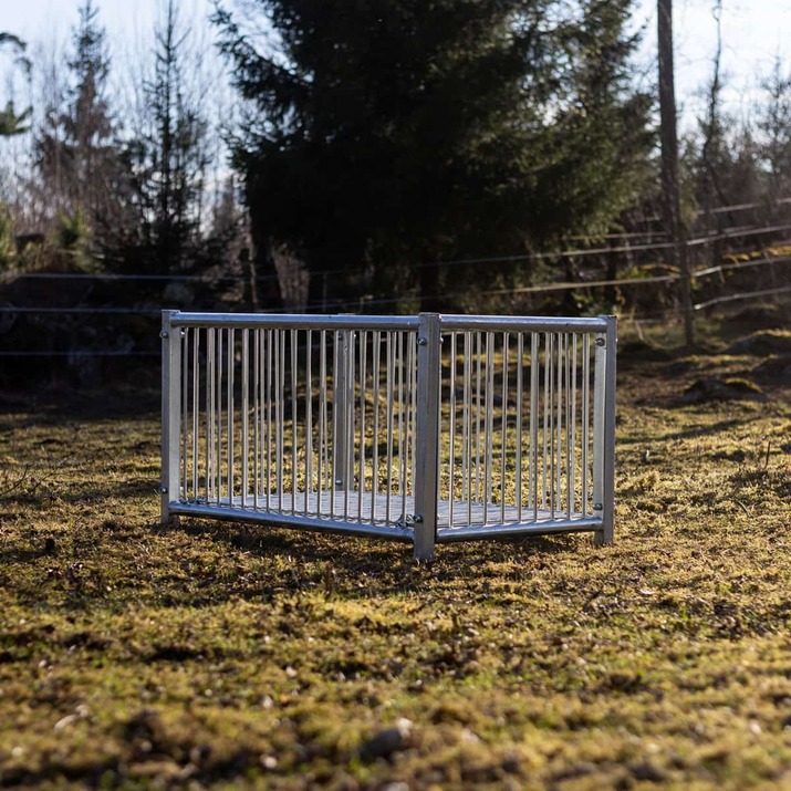 Feeder box for horses