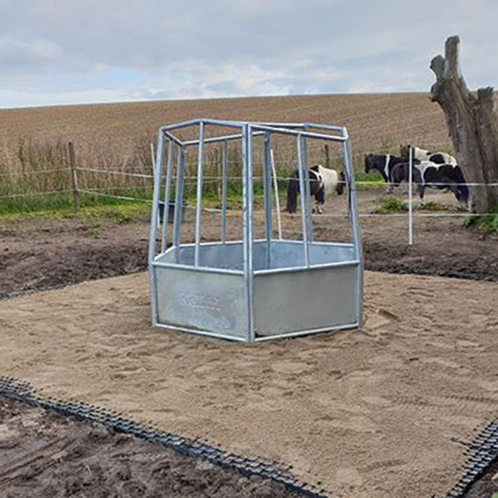 Hexagonal aluminium feeder with roof, 12 feed openings