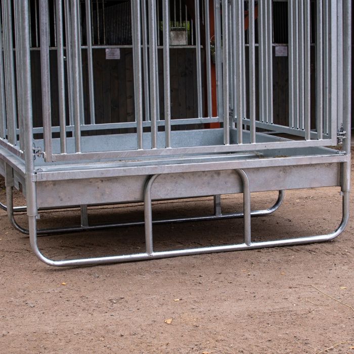 Feeder with grille gate for horses, 12 openings