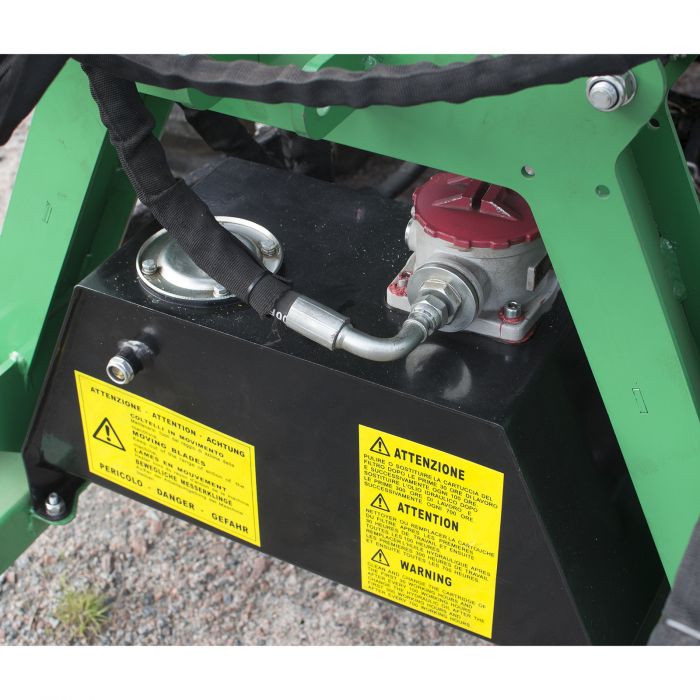 Hedge trimmer double pump for 3-point linkage