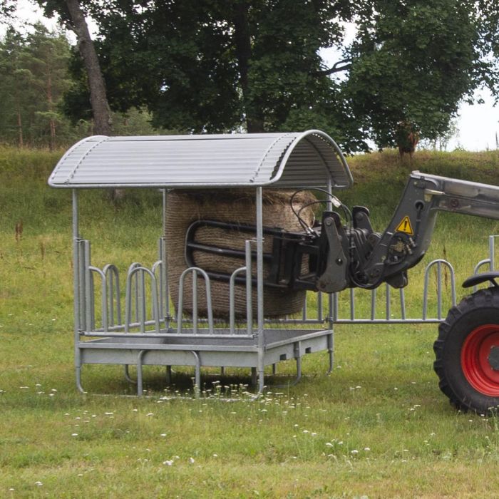 Feeder with tombstone railings, for cattle, 12 feed openings