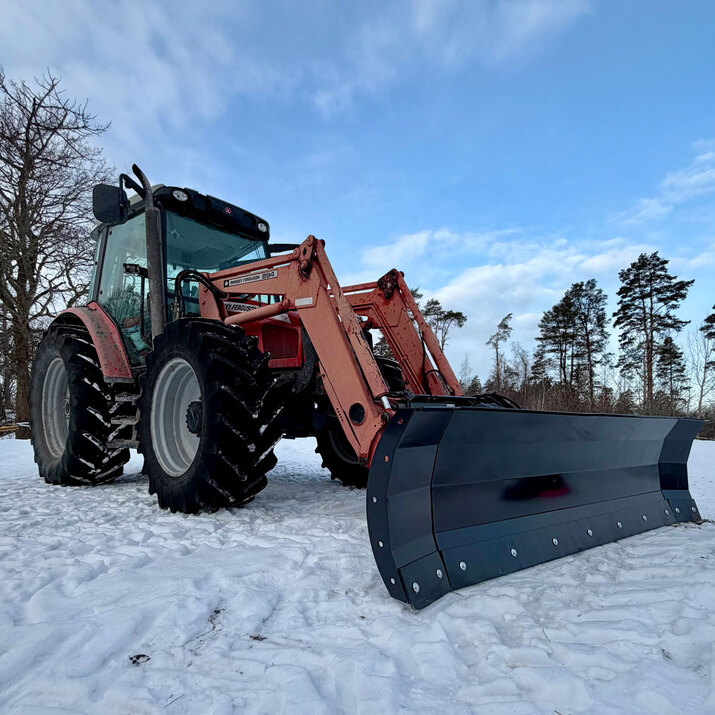 Snow plough 2,5 m, bolted Trima attachment