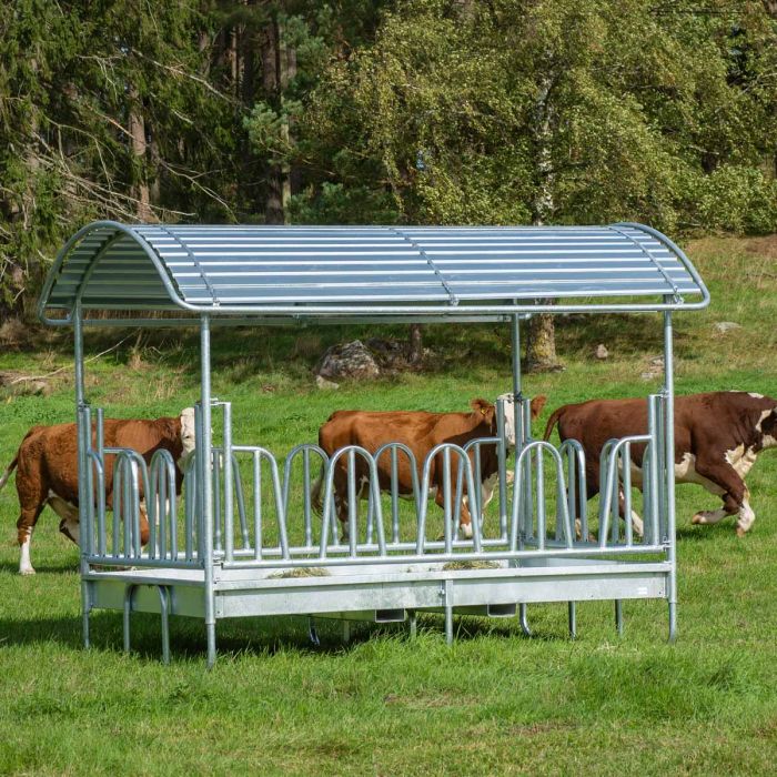 Feeder with tombstone railings for cattle, 14 openings