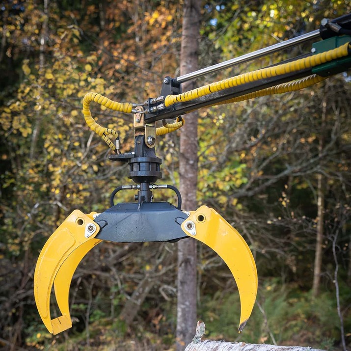 3-tonne forestry trailer ATV with 4,2 m crane