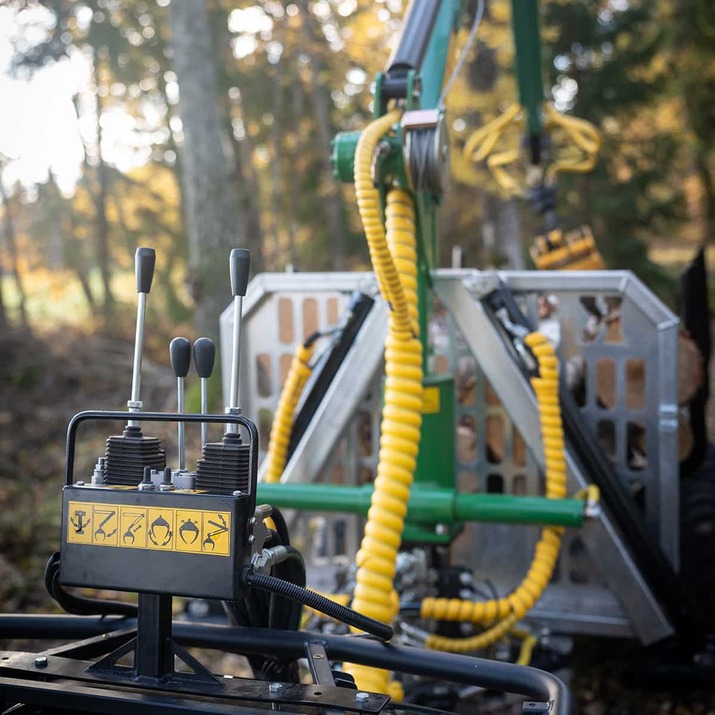 3-tonne forestry trailer ATV with 4,2 m crane