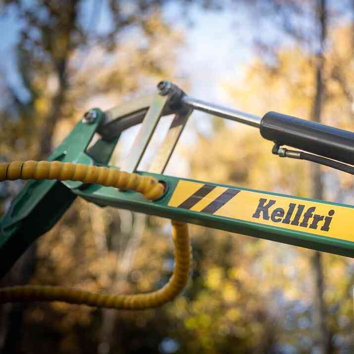 3-tonne forestry trailer ATV with 4,2 m crane