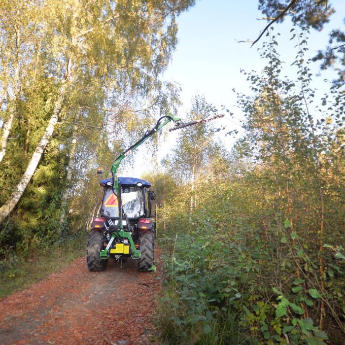 Hedge trimmer double pump for 3-point linkage