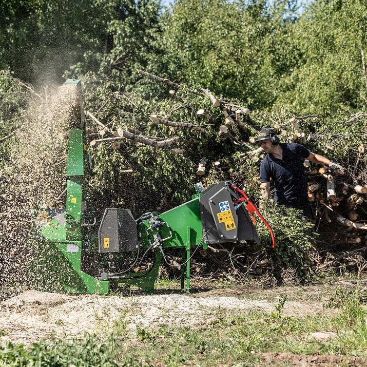 Chipper 170, hydraulic infeed with pump and tank