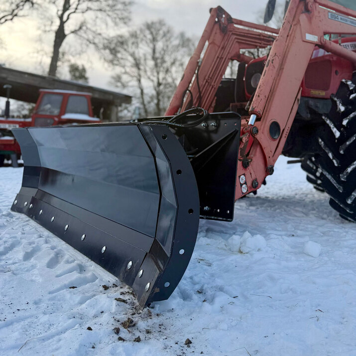 Snow plough 2,5 m, bolted Trima attachment