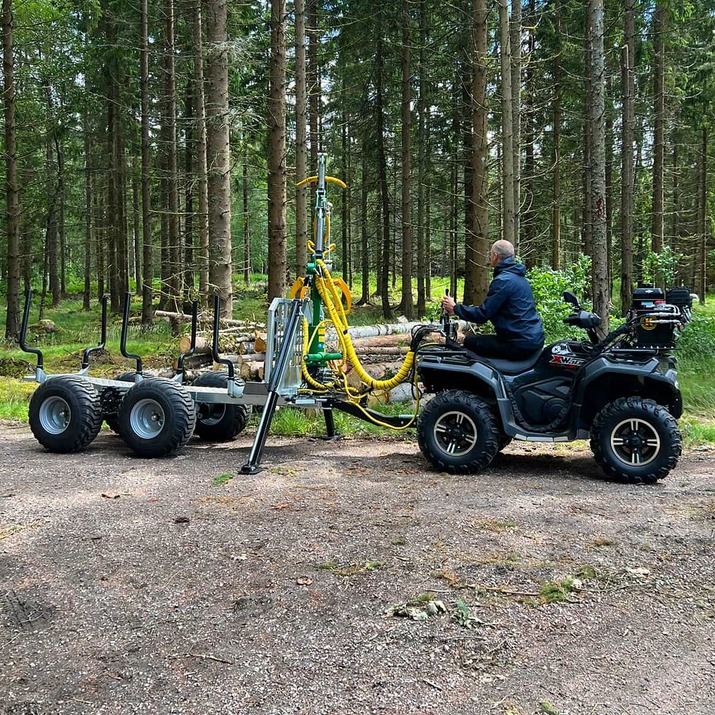 3-tonne forestry trailer ATV with 4,2 m crane