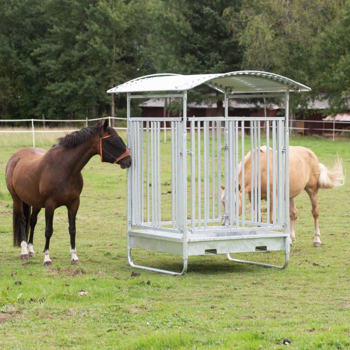 Feeder with grille gate for horses, 8 openings