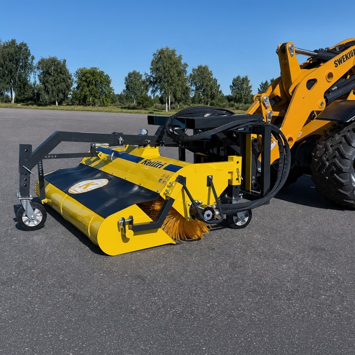 Sweeper with collector, bolted Three-point attachment