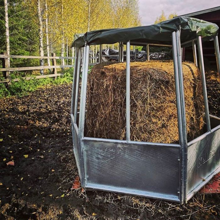 Hexagonal aluminium feeder with roof, 12 feed openings