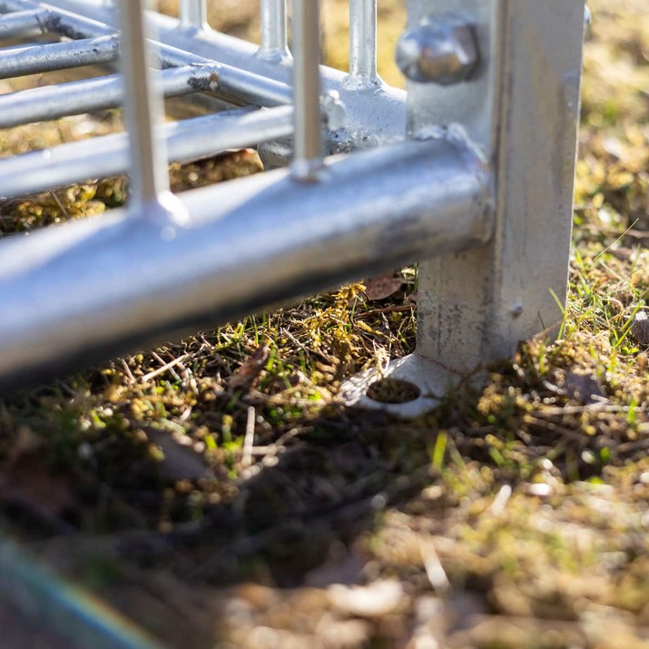 Feeder box for horses