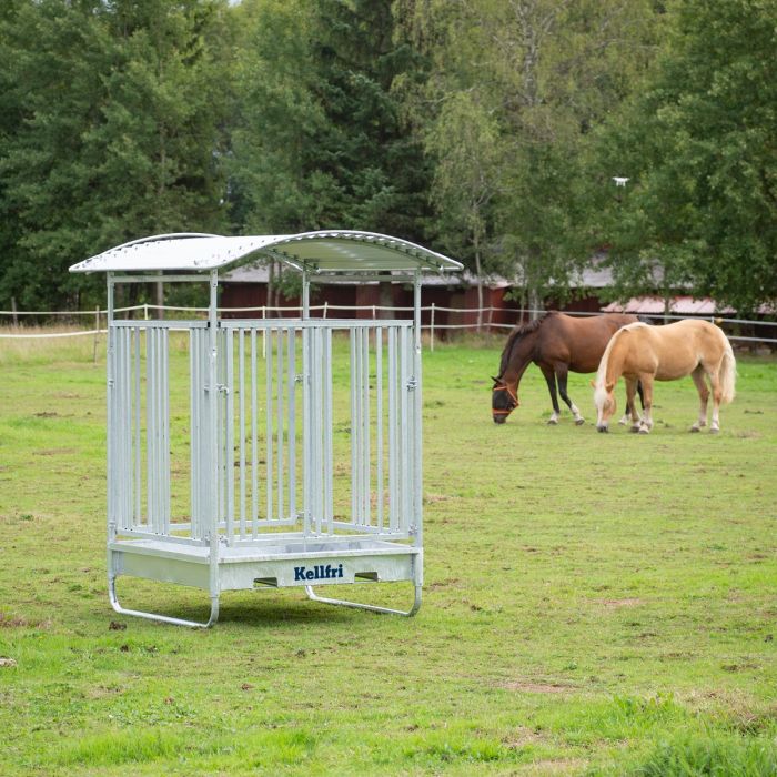 Feeder with grille gate for horses, 8 openings