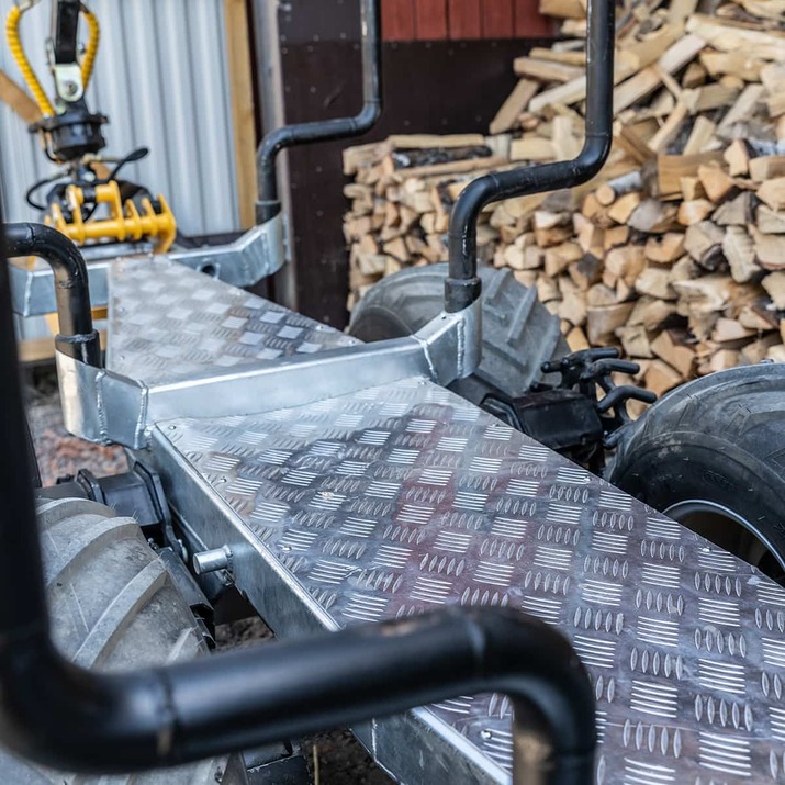 3-tonne forestry trailer ATV with 4,2 m crane
