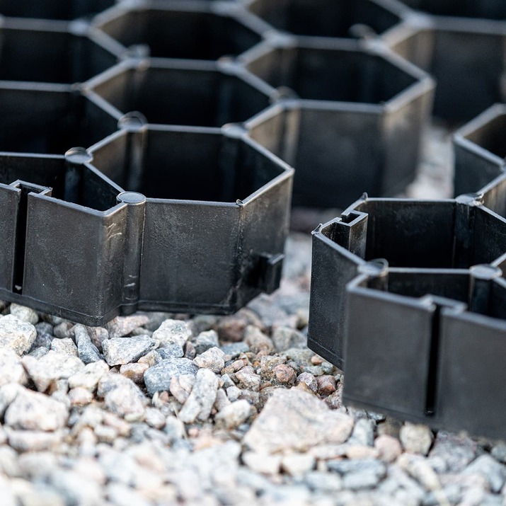 Ground-reinforcing plastic mat 1 m²