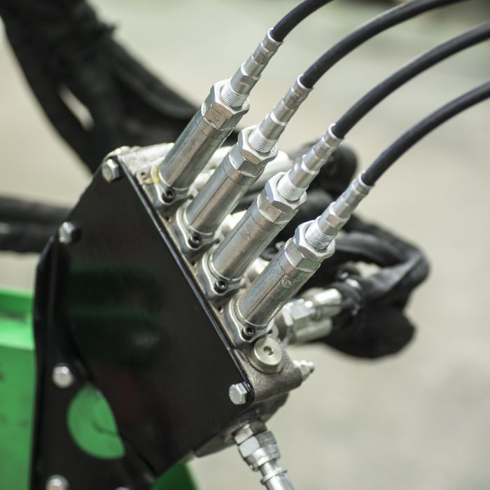 Hedge trimmer double pump for 3-point linkage