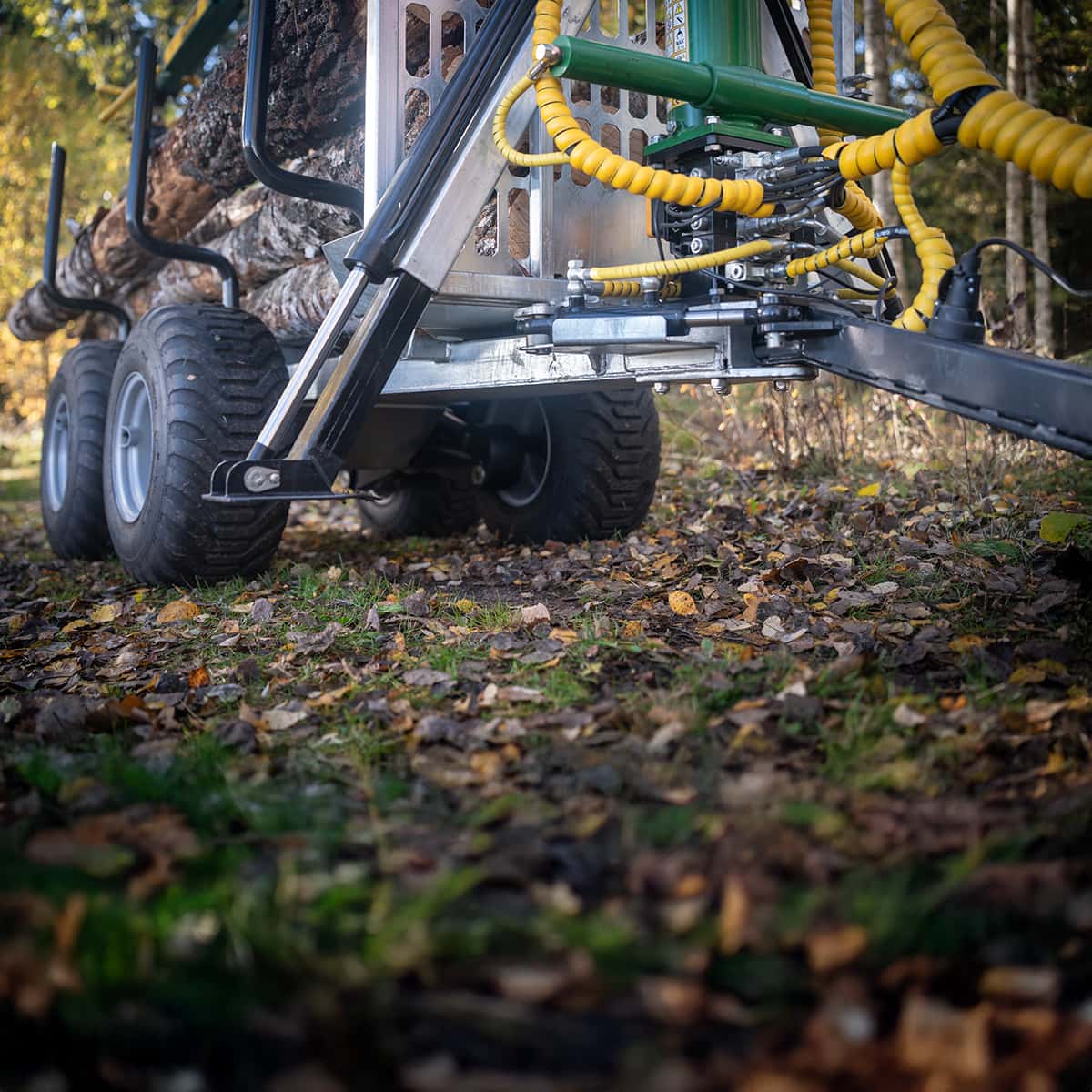 3-tonne forestry trailer ATV with 4,2 m crane