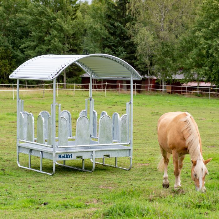 Feeder with roof and covered tombstone railings for horses