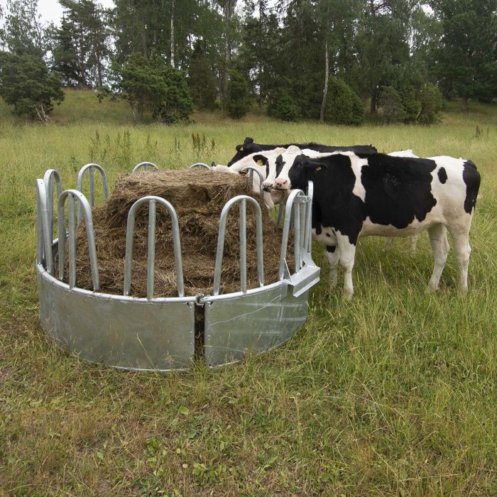 Feeder with tombstone railings, for cattle, 12 feed openings